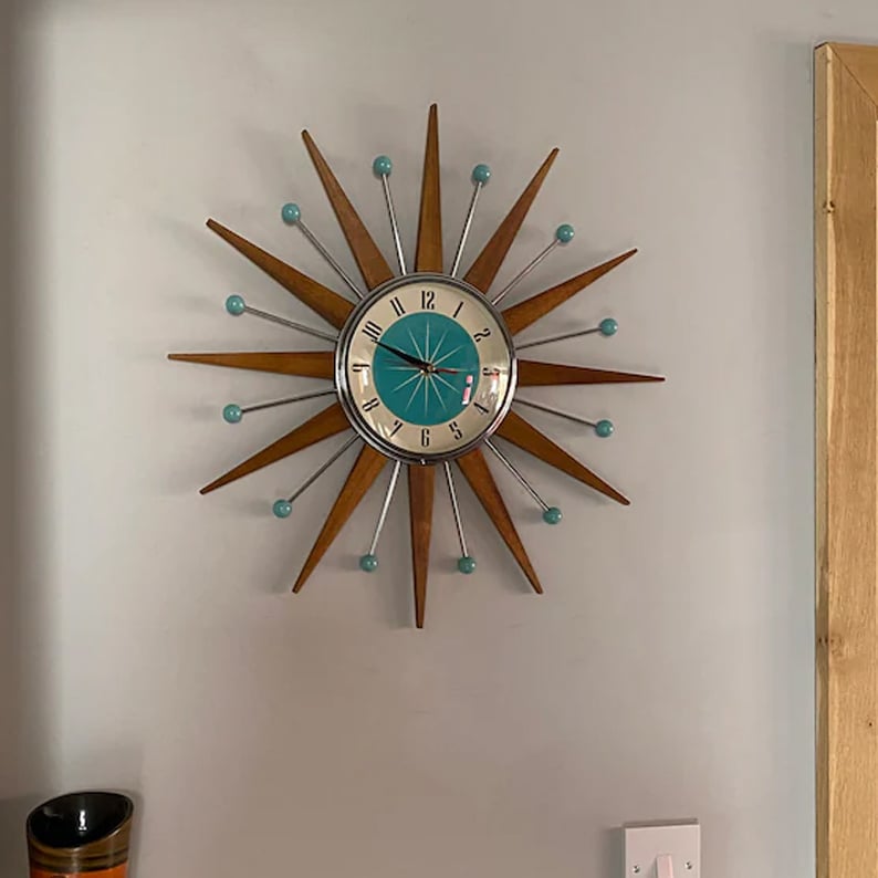 Handgemaakte wandklok in mid-century-stijl | Retro-wanddecoratie, stil & werkt op batterijen