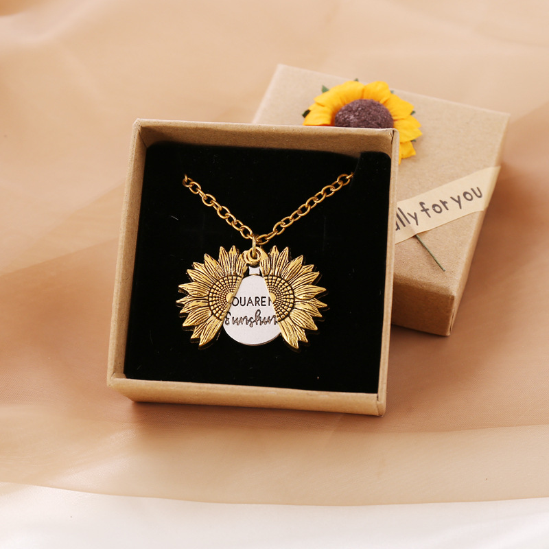 Gouden Zonnebloem Hangerketting met Gravure “You Are My Sunshine”
