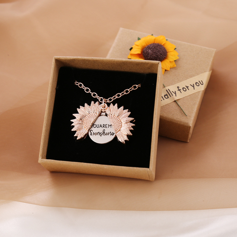 Gouden Zonnebloem Hangerketting met Gravure “You Are My Sunshine”