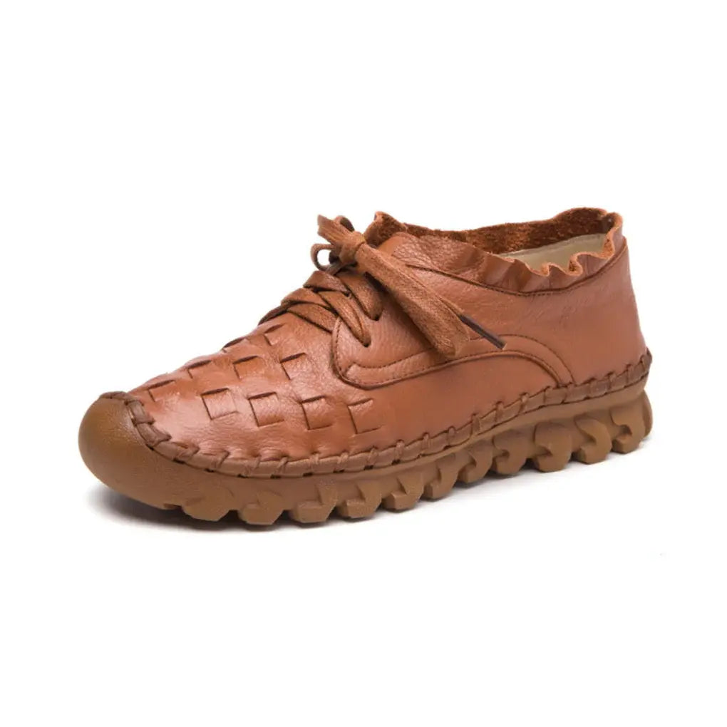 Handgemaakte platte schoenen van koeienhuid in retro Mori Girl-stijl