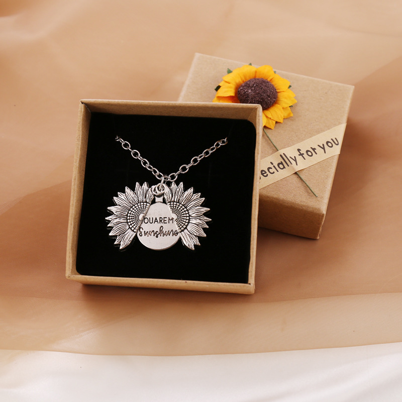 Gouden Zonnebloem Hangerketting met Gravure “You Are My Sunshine”