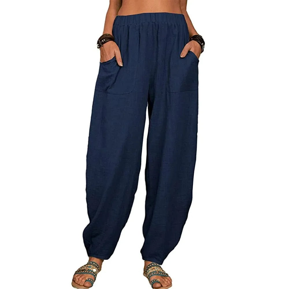 Met zijn stijlvolle ontwerp en duurzame kwaliteit biedt deze broek niet alleen comfort, maar ook moeiteloze stijl voor diverse zomerse gelegenheden.