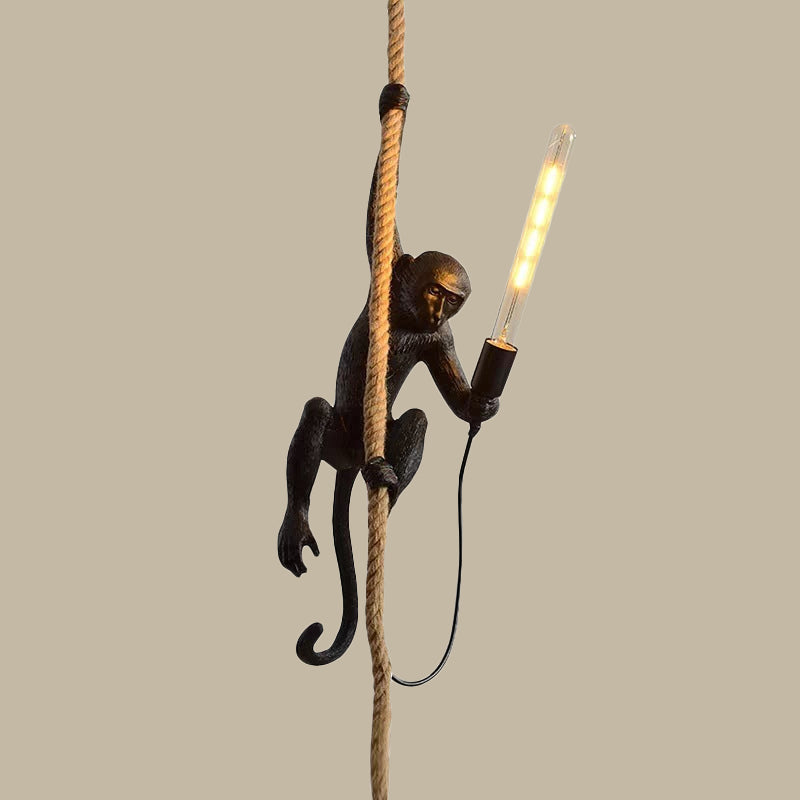 Hanglamp van hars met hennepkoord
