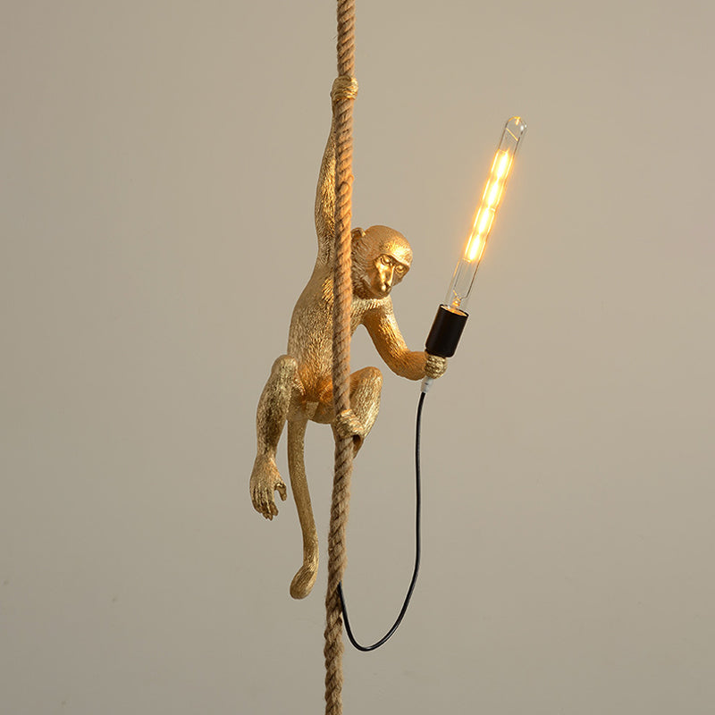 Hanglamp van hars met hennepkoord