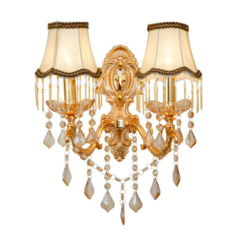 Wandlamp van metaal in traditionele stijl met kristallen hangers