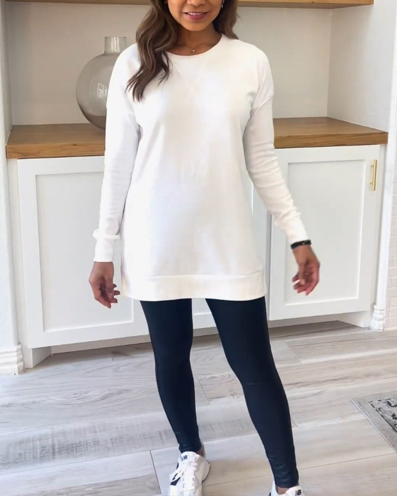 Deze veelzijdige top biedt een perfecte balans tussen stijl en comfort, ideaal voor zowel casual als meer formele gelegenheden.