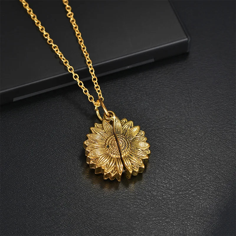 Gouden Zonnebloem Hangerketting met Gravure “You Are My Sunshine”