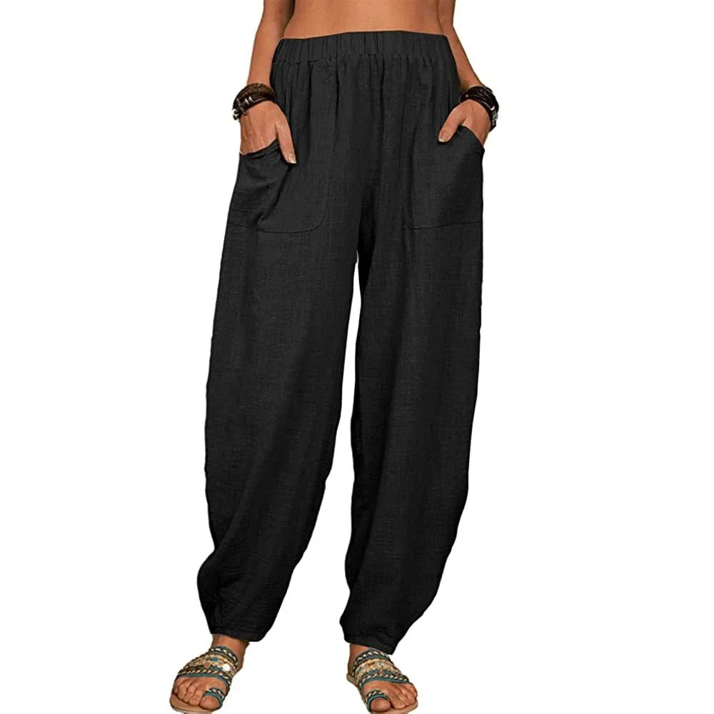Met zijn stijlvolle ontwerp en duurzame kwaliteit biedt deze broek niet alleen comfort, maar ook moeiteloze stijl voor diverse zomerse gelegenheden.