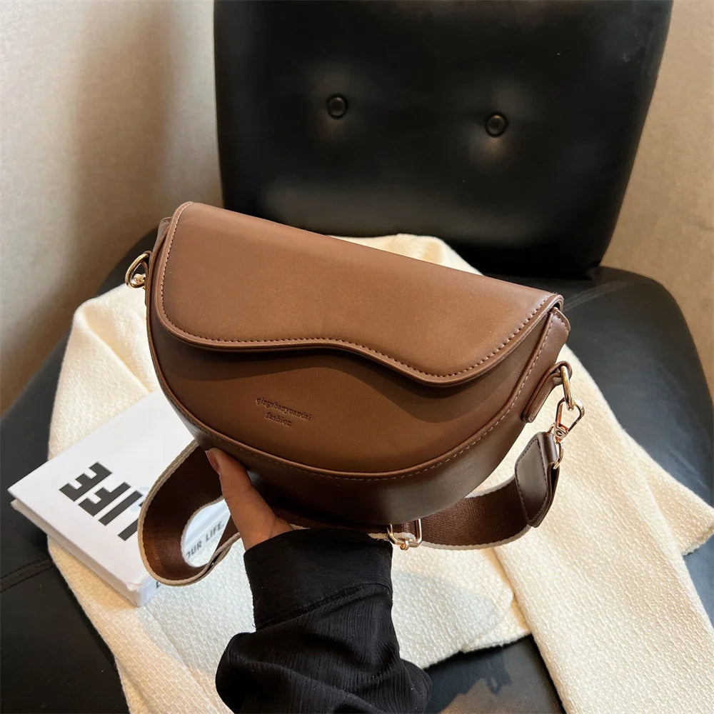 Alvya -  Schoudertas met brede riem – modern en compact