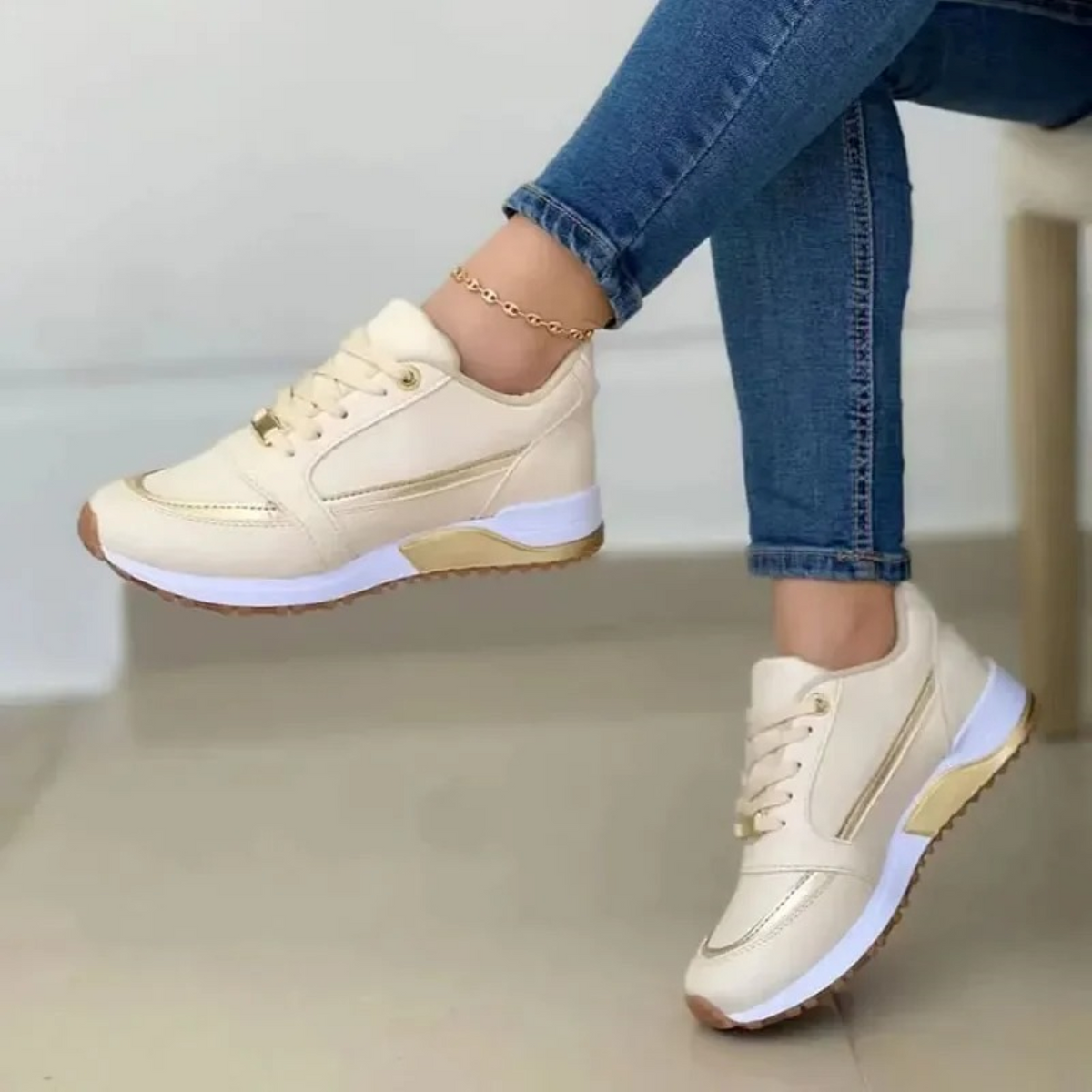 Deze sneakers combineren hoogwaardig leer met een eigentijds ontwerp, waardoor ze ideaal zijn voor dagelijks gebruik in de zomer.