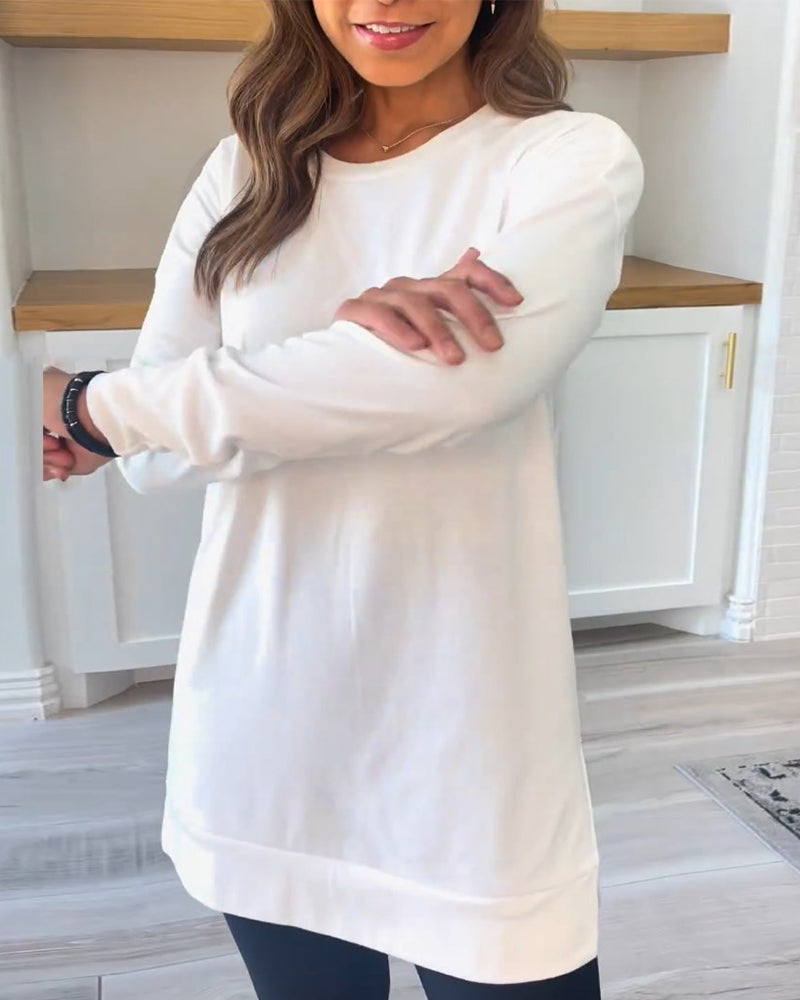Deze veelzijdige top biedt een perfecte balans tussen stijl en comfort, ideaal voor zowel casual als meer formele gelegenheden.