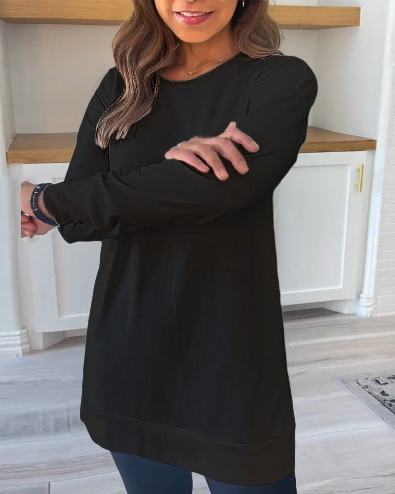 Deze veelzijdige top biedt een perfecte balans tussen stijl en comfort, ideaal voor zowel casual als meer formele gelegenheden.