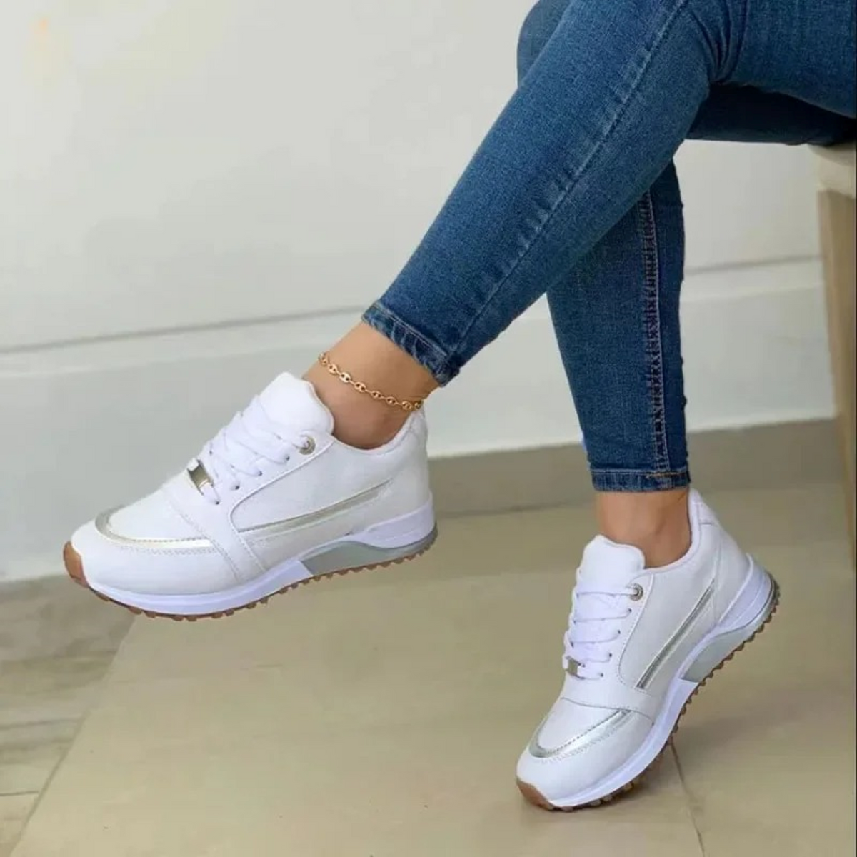 Deze sneakers combineren hoogwaardig leer met een eigentijds ontwerp, waardoor ze ideaal zijn voor dagelijks gebruik in de zomer.