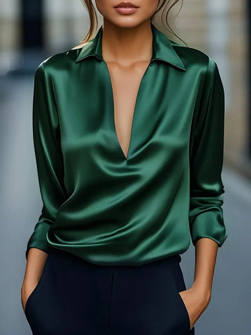 Satijnen blouse voor dames met V-hals en gedrapeerde kraag