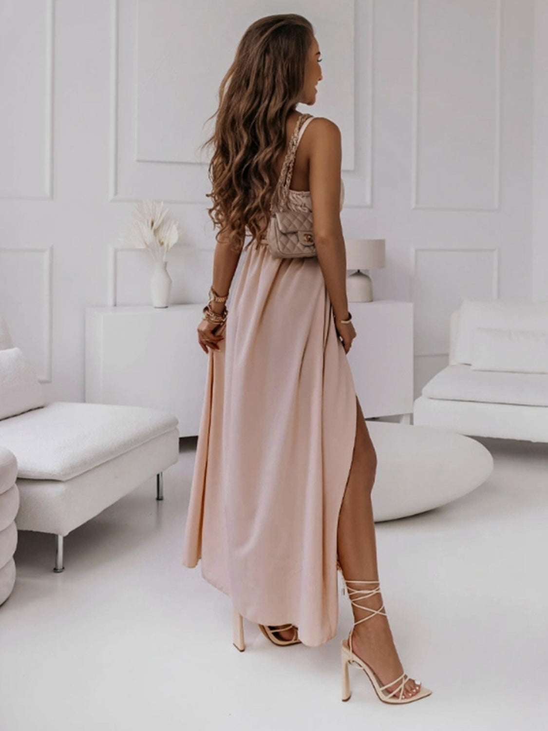 Mouwloze midi-jurk met split voor dames