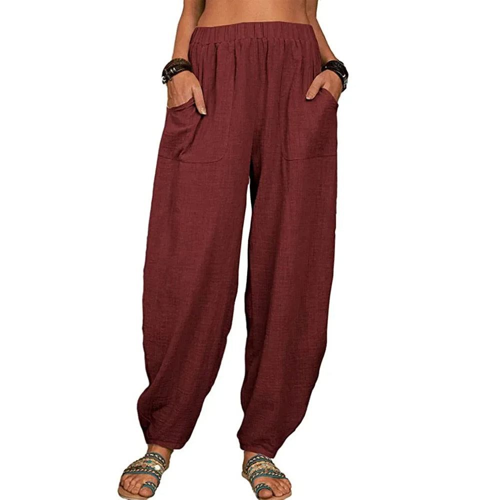 Met zijn stijlvolle ontwerp en duurzame kwaliteit biedt deze broek niet alleen comfort, maar ook moeiteloze stijl voor diverse zomerse gelegenheden.