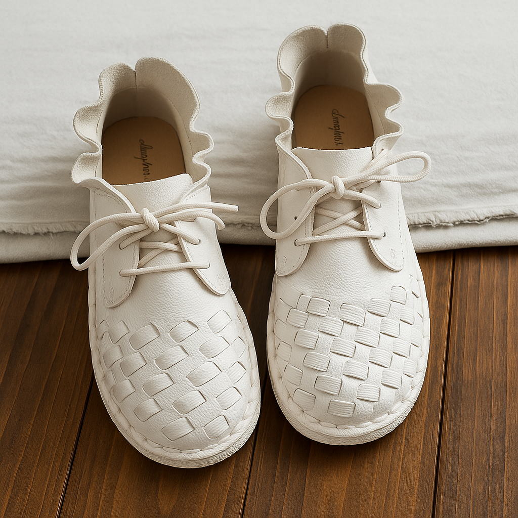 Handgemaakte platte schoenen van koeienhuid in retro Mori Girl-stijl