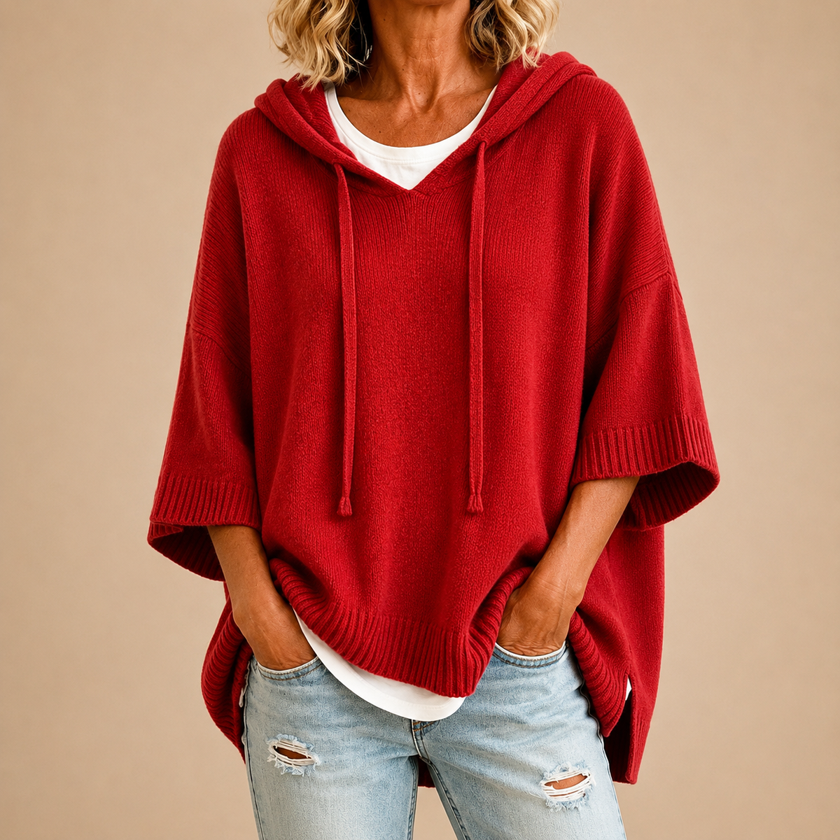 Gebreide poncho met capuchon en driekwartmouwen