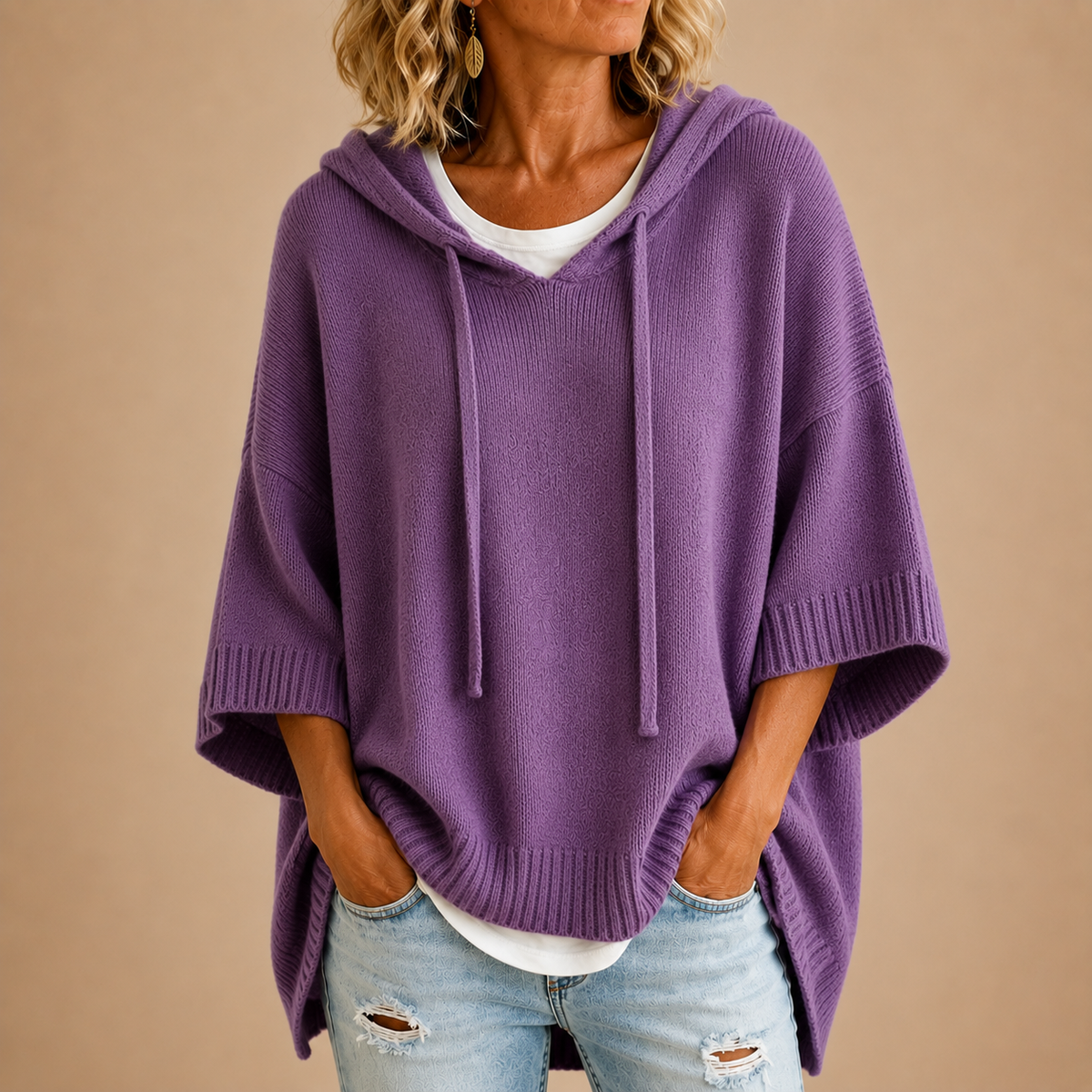 Gebreide poncho met capuchon en driekwartmouwen