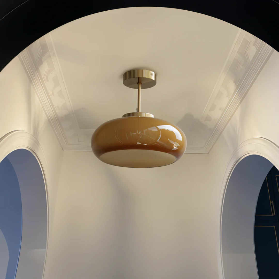 Plafondlamp van glas met ronde kap en metalen stang