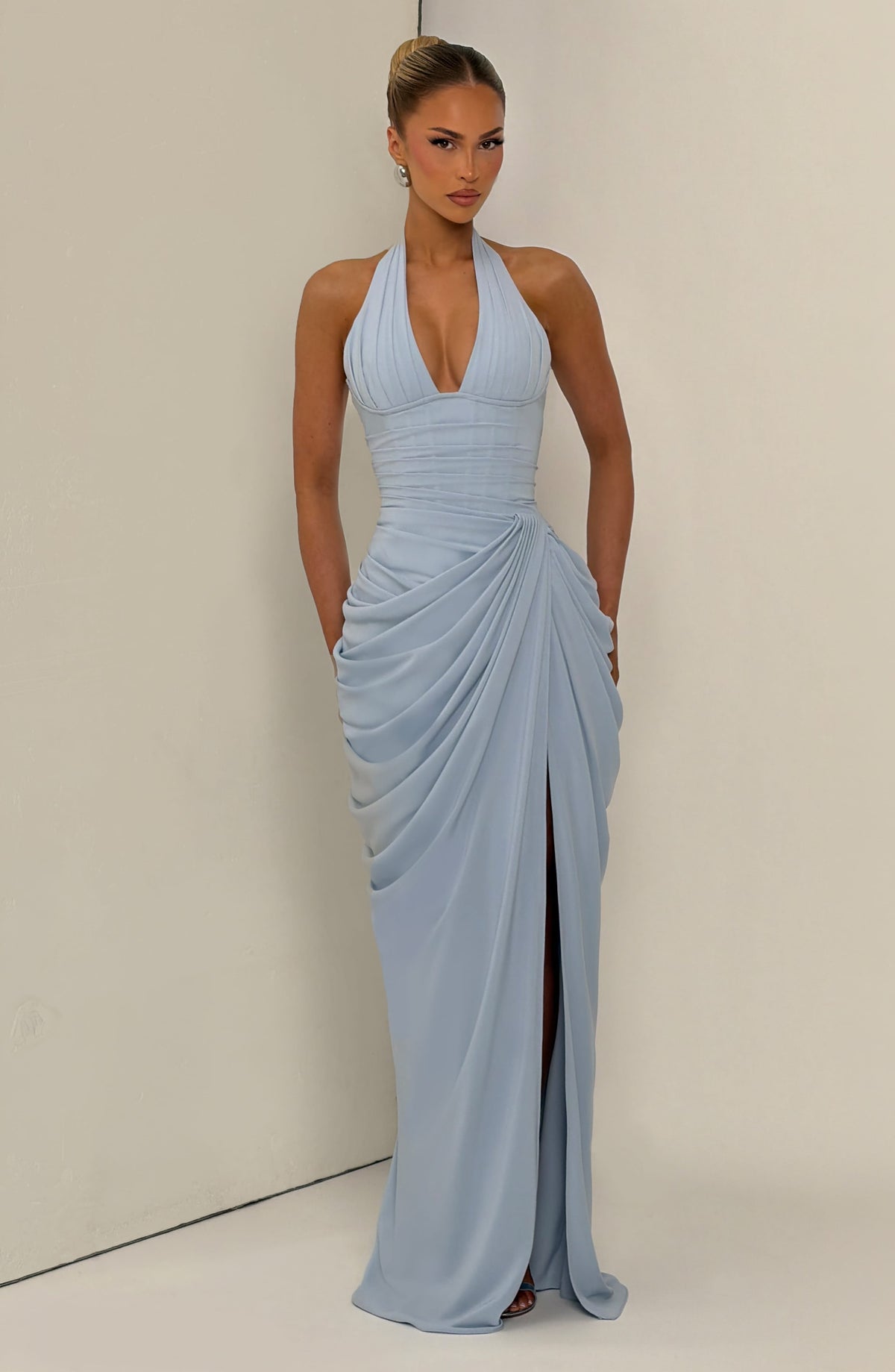 Linde maxi-jurk met halternek, korsetbovenstuk en chiffon rok