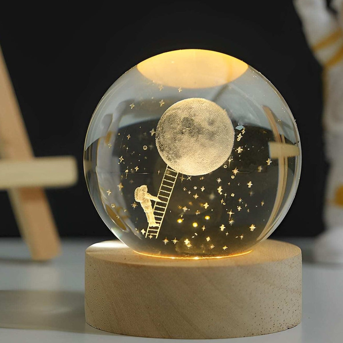Verlichte kristallen bol met maan