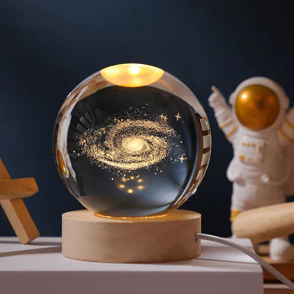 Verlichte kristallen bol met maan