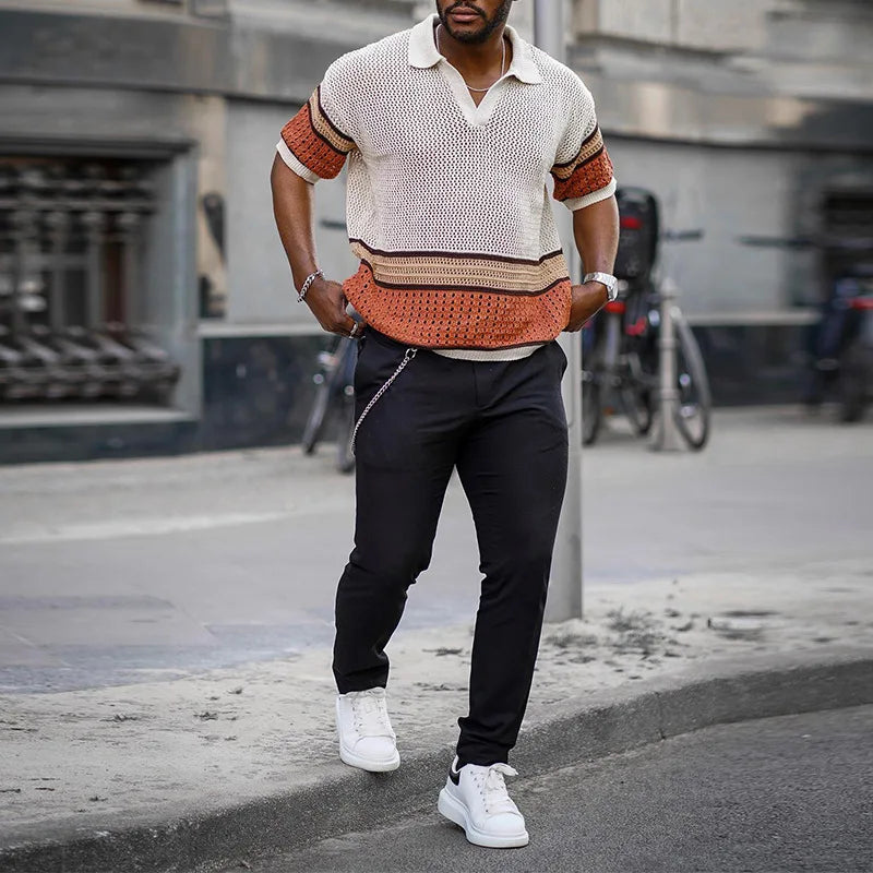 Dit poloshirt combineert de klassieke uitstraling van een polo met de ademende en lichte eigenschappen van gebreid materiaal, waardoor het perfect is voor warme dagen.