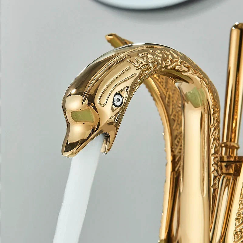 Enkele Wastafelkraan in Goud Swan