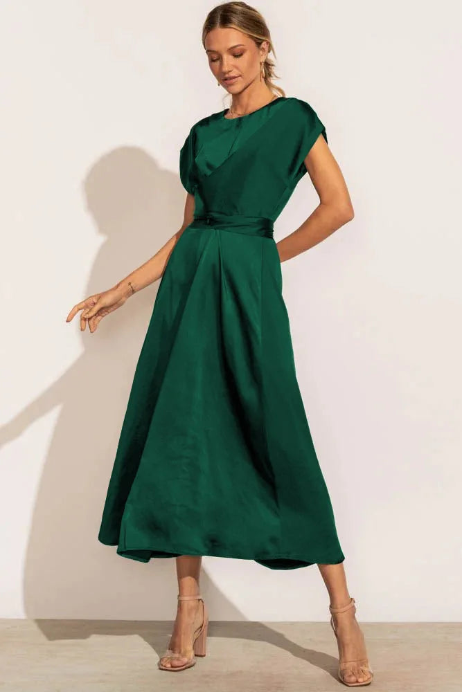Elegante Satijnen Avondjurk met Drape en Ceintuur