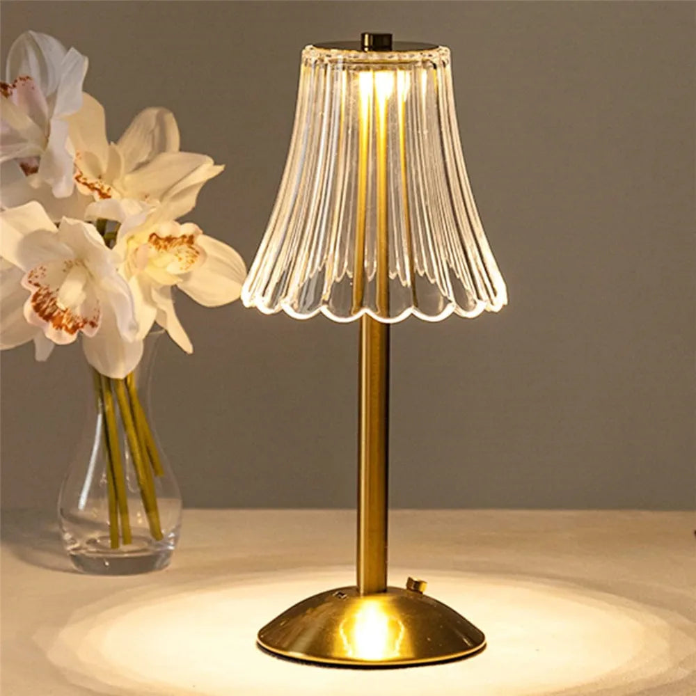 Elegante LED tafellamp met kristallen lampenkap en gouden afwerking – touchbediening