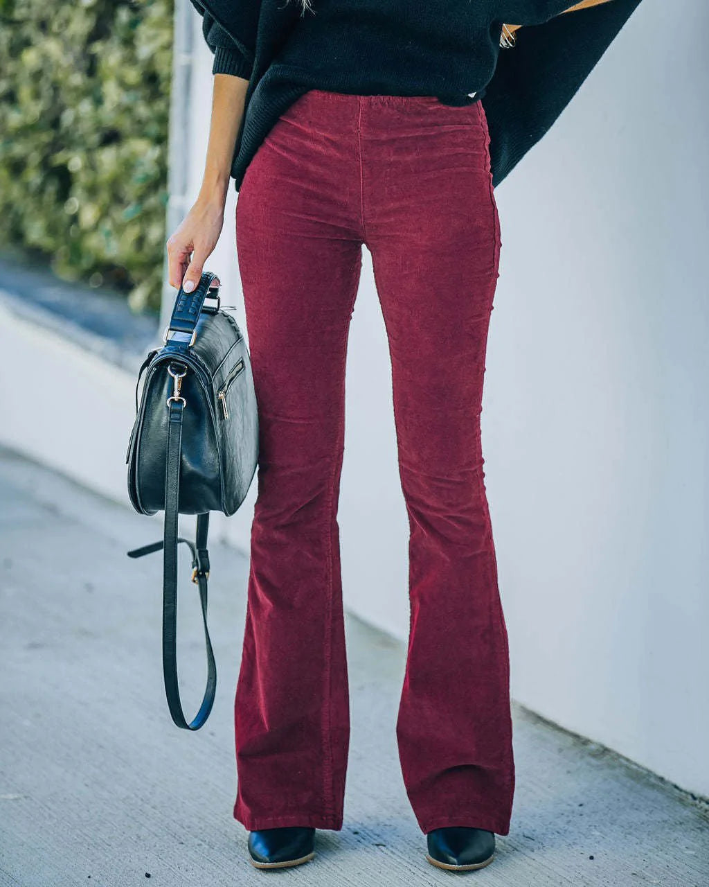 Voorkant rode flare pants voor dames