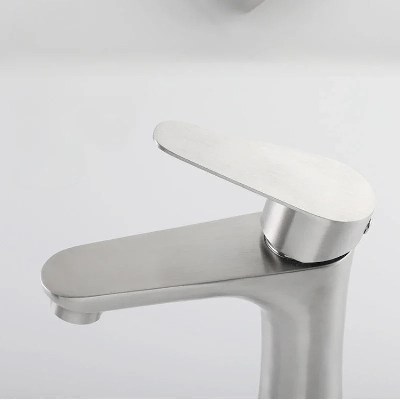Roestvrijstalen wastafelkraan met eenhendelmengkraan – Modern design voor badkamer & wastafel