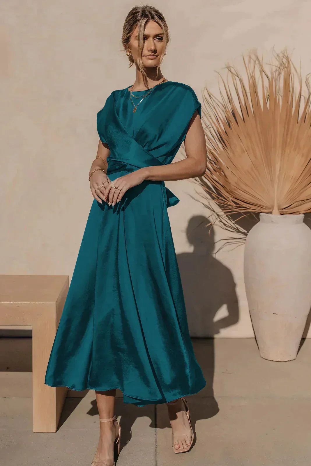 Elegante Satijnen Avondjurk met Drape en Ceintuur