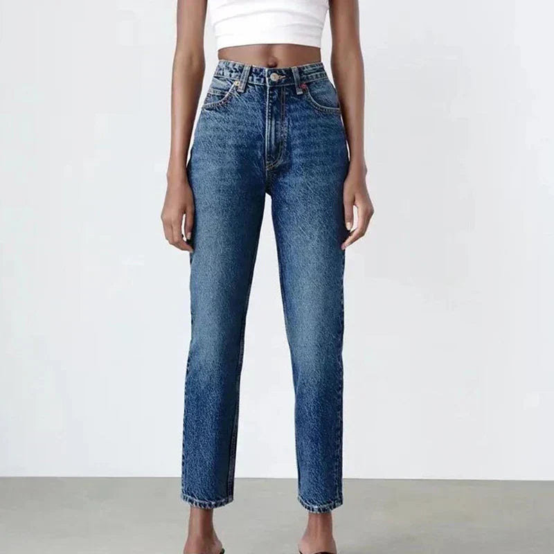 Deze jeans combineren moeiteloos mode met functionaliteit, waardoor ze een must-have zijn voor elke vrouwelijke garderobe.
