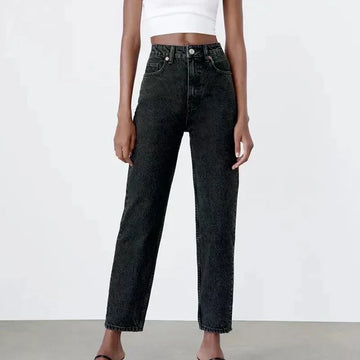 Deze jeans combineren moeiteloos mode met functionaliteit, waardoor ze een must-have zijn voor elke vrouwelijke garderobe.