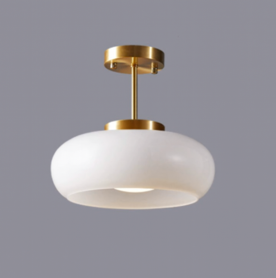 Plafondlamp van glas met ronde kap en metalen stang