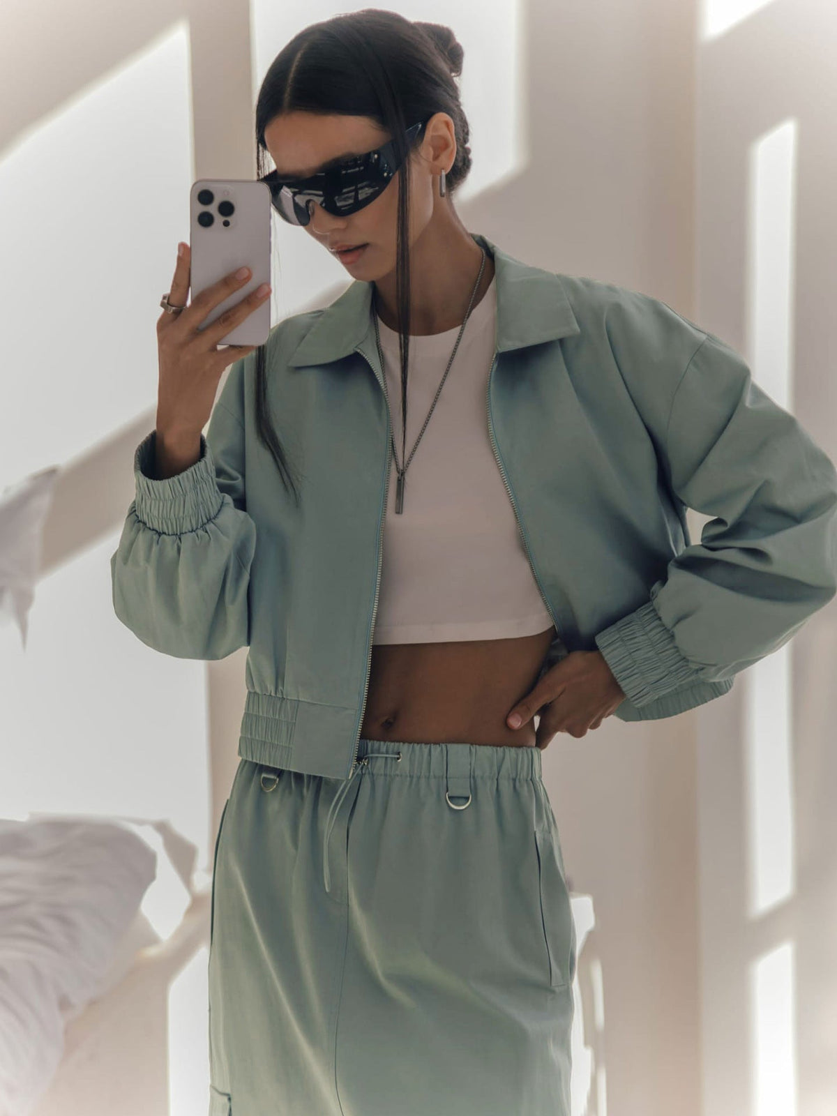 Dit veelzijdige zomerjasje combineert trendy design met ultiem comfort, waardoor het perfect is voor zowel casual als chique outfits.