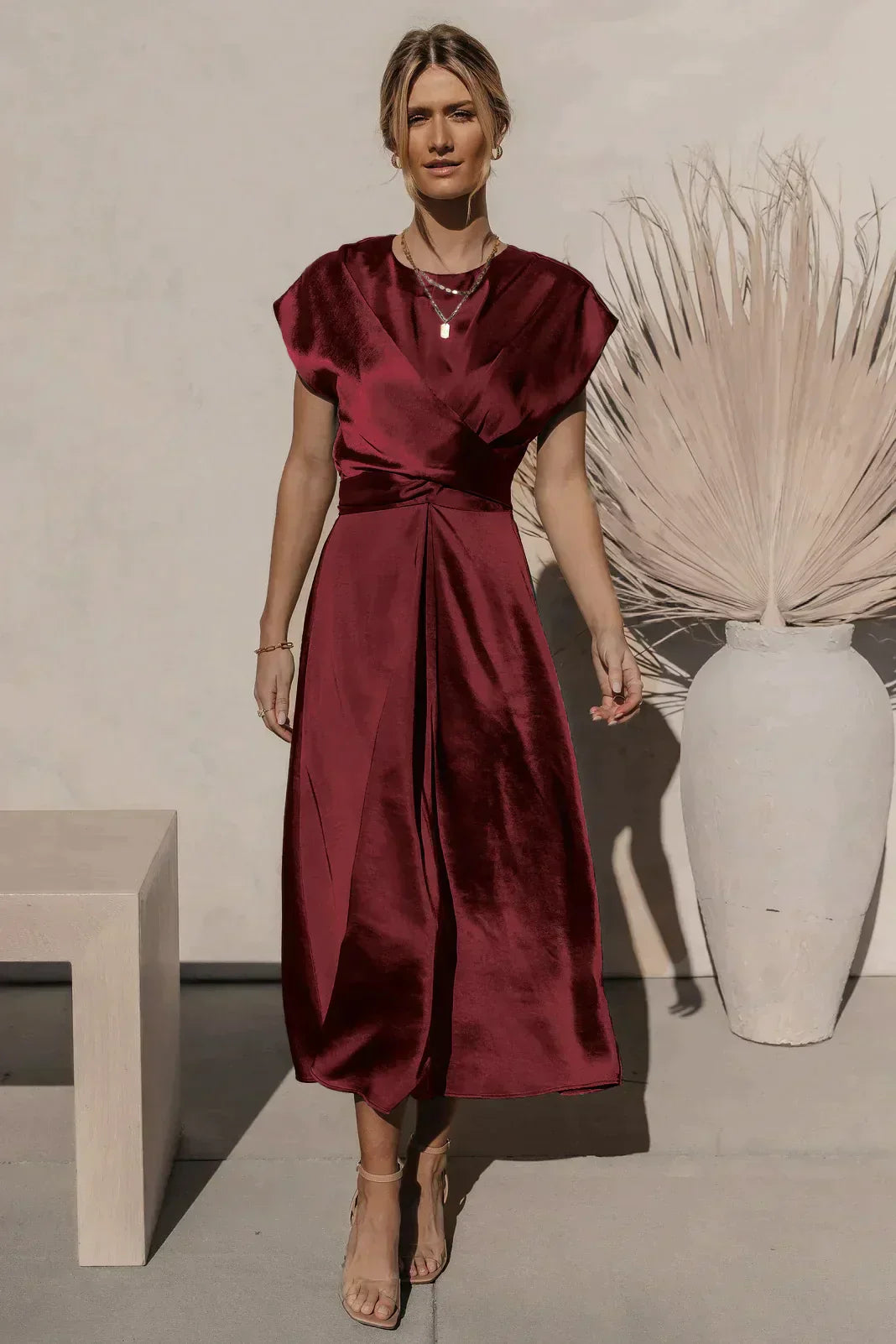 Elegante Satijnen Avondjurk met Drape en Ceintuur