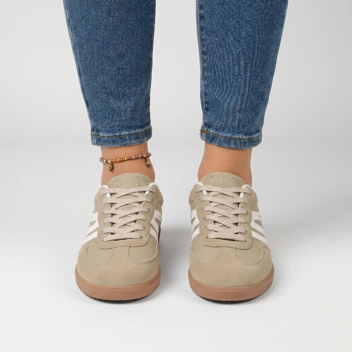 VelvoroFlat Lace-Up Retro-Stripe Trainer