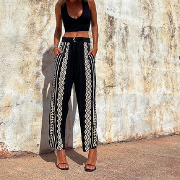 Deze broek combineert een modieus ontwerp met het comfort dat je nodig hebt op warme zomerdagen.