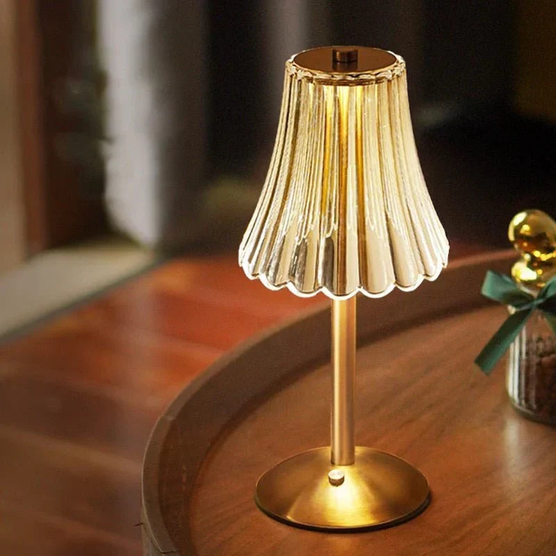 Elegante LED tafellamp met kristallen lampenkap en gouden afwerking – touchbediening
