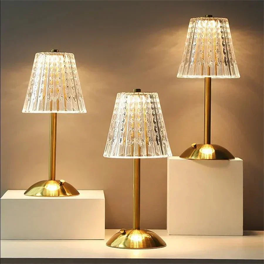 Elegante LED tafellamp met kristallen lampenkap en gouden afwerking – touchbediening