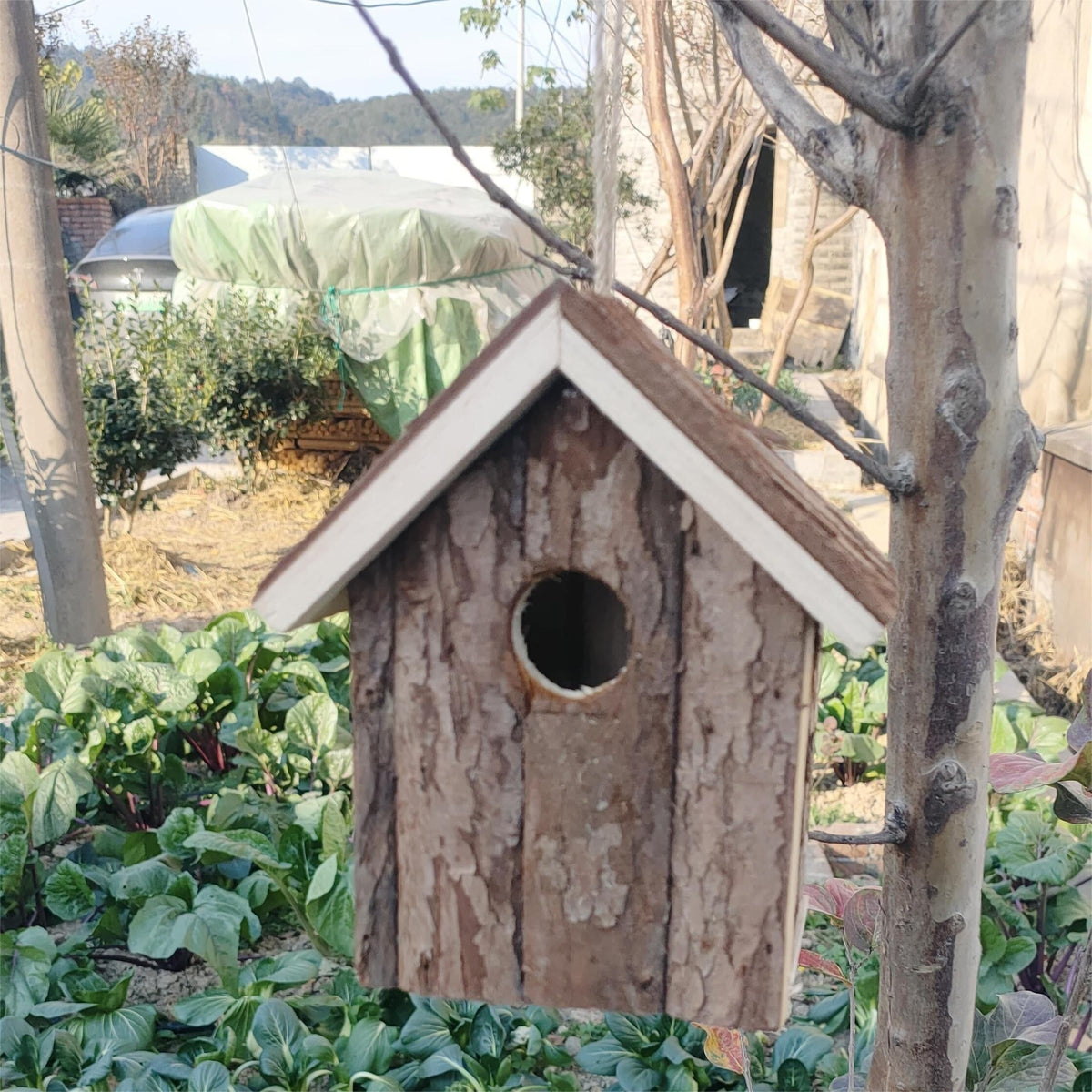 Rustiek Houten Vogelhuisje – Een Gezellig Huis voor de Tuinvogels