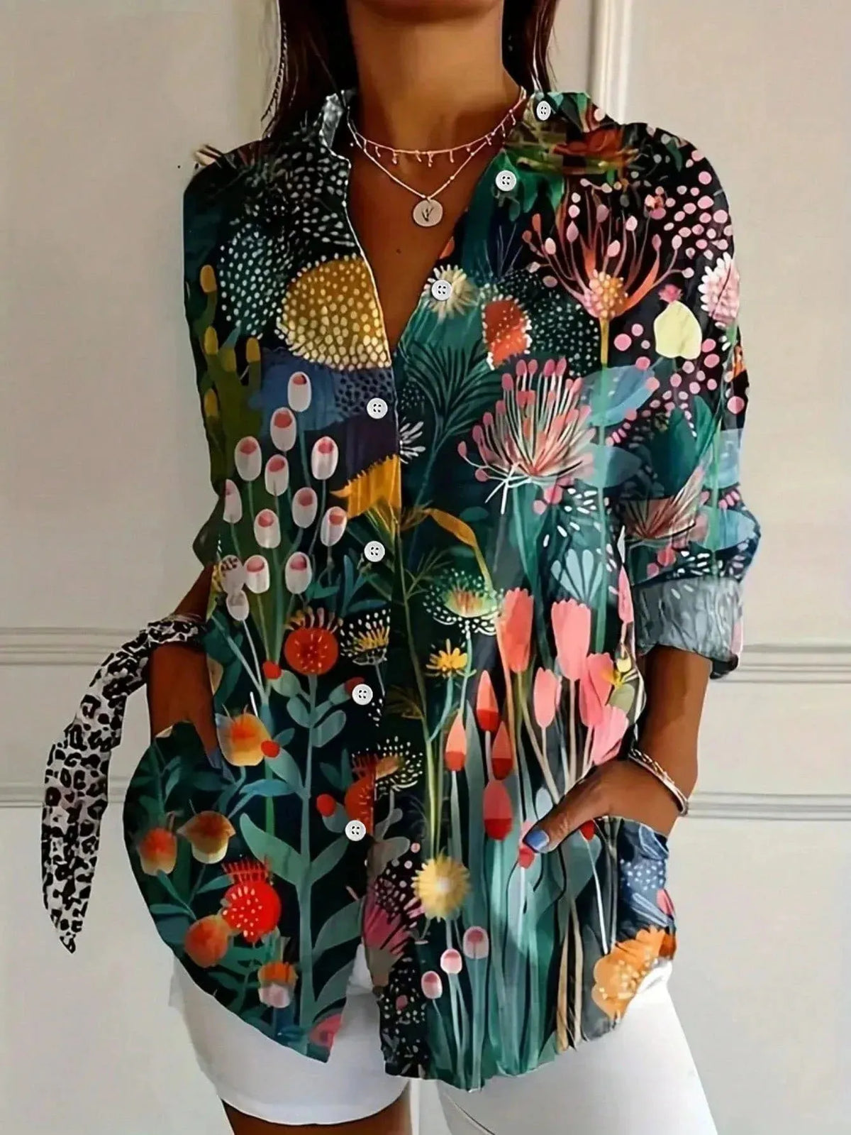 Brielle oversized damesblouse met abstracte print en knoopsluiting