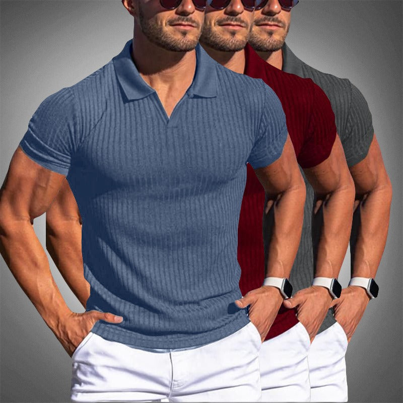Deze polo, ontworpen voor de moderne man, biedt een perfecte mix van stijl en comfort.