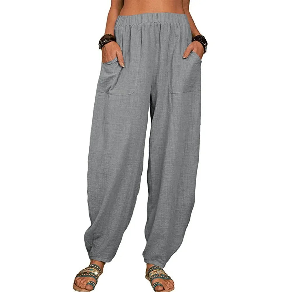 Met zijn stijlvolle ontwerp en duurzame kwaliteit biedt deze broek niet alleen comfort, maar ook moeiteloze stijl voor diverse zomerse gelegenheden.