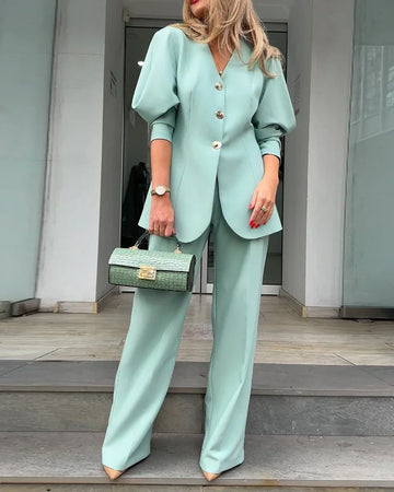 Chaveli- Comfy Trendy Tweedelige set Satijn Groen Model blazer nette broek Chique handtas Damespak