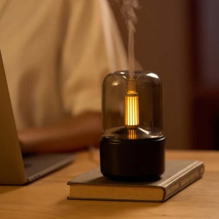 Aromadiffuser met flikkerend kaarslicht