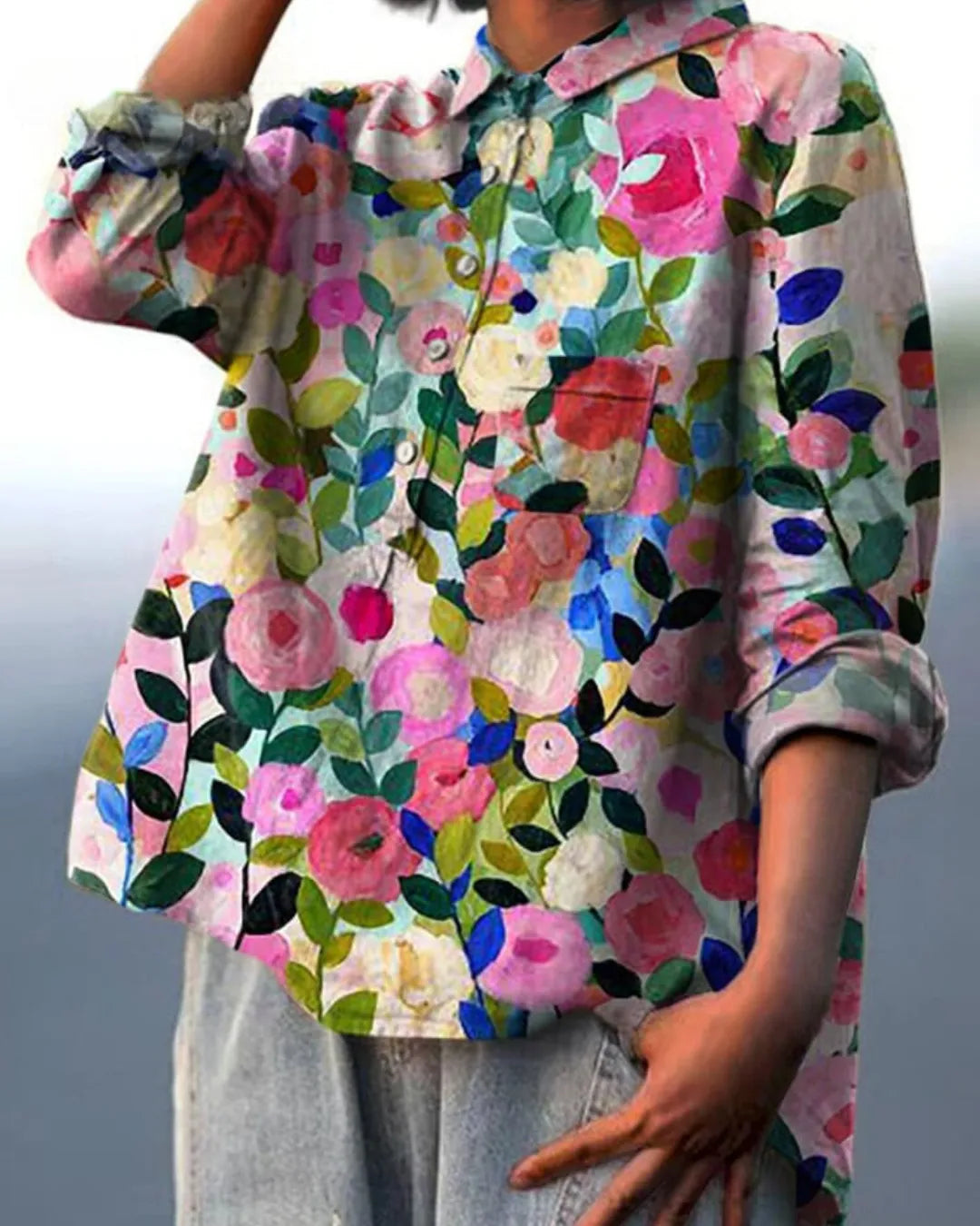 Caroline damesblouse met bloemenprint en oversized kraag